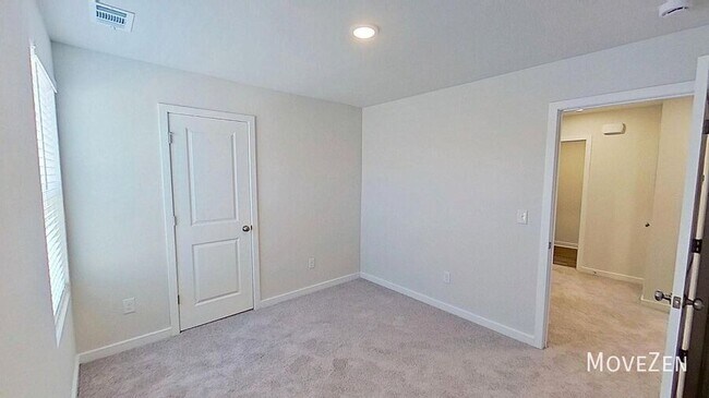 Building Photo - 161 Davis Dr