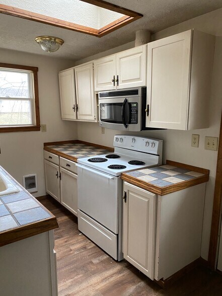 Building Photo - 1021 S 4th St