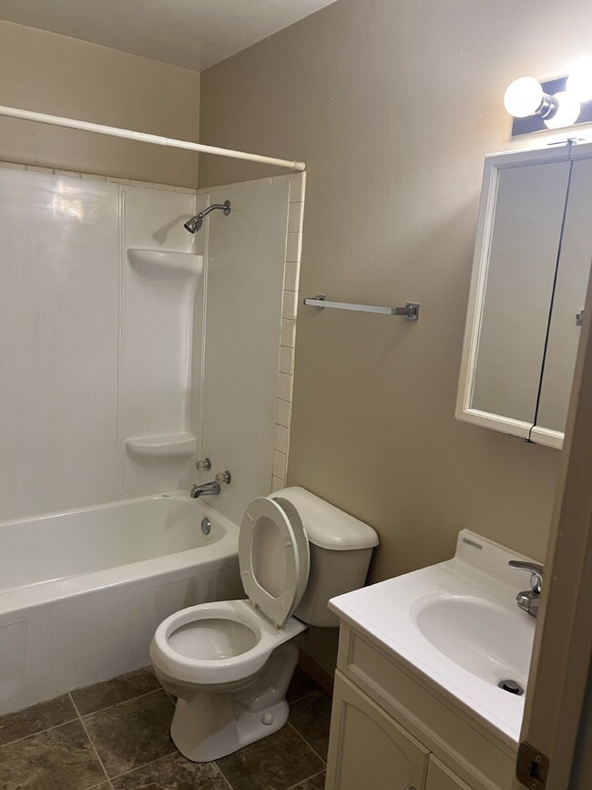Building Photo - Affordable 1 bedroom apartment available now.