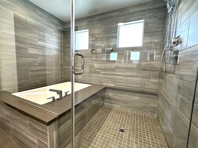 Building Photo - Civita/Apex – Luxury 3BR 3.5BA, Valley Vie...