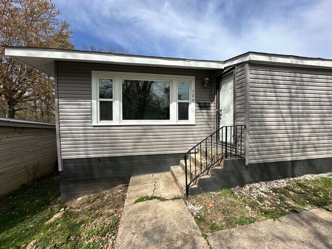 Building Photo - 2/1 Duplex in Benton