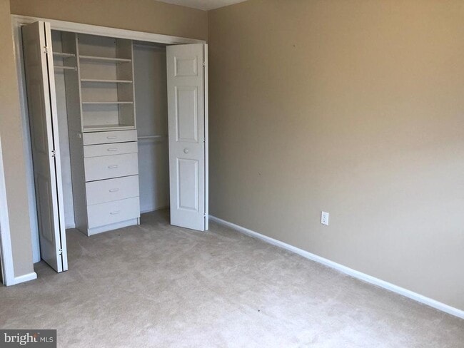 Building Photo - 905 Kennedy Ct