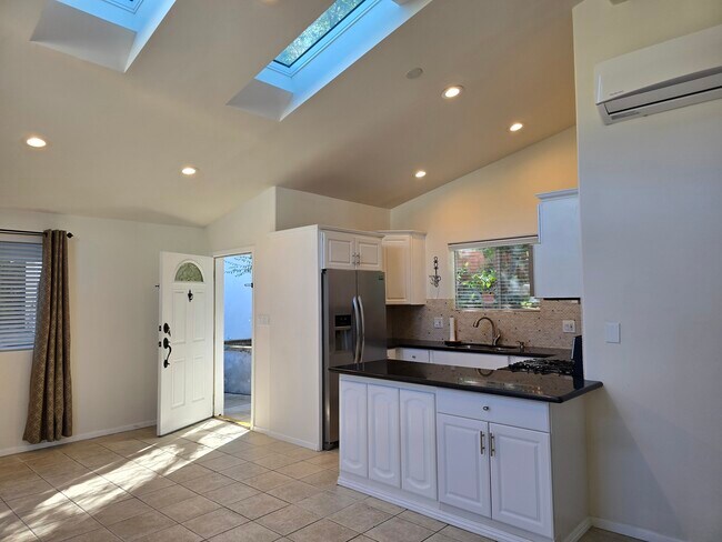 Building Photo - 5011 Lockhaven Ave