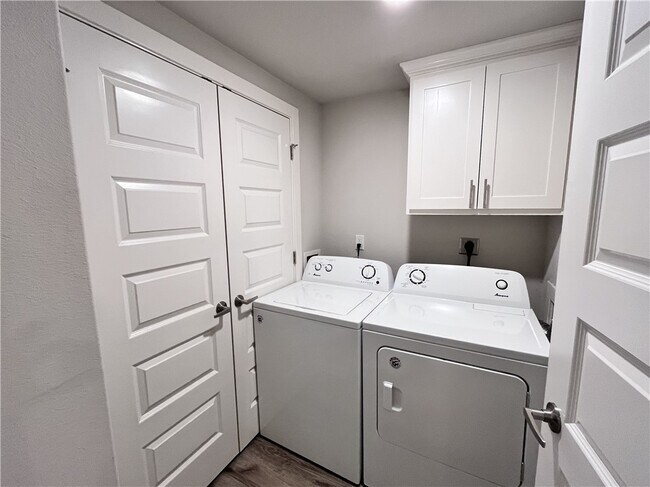 Building Photo - 1452 Sligo St