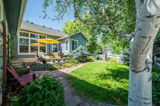 Building Photo - 4220 Ravenna Pl