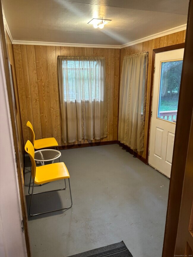 Building Photo - 19 Larrow Dr