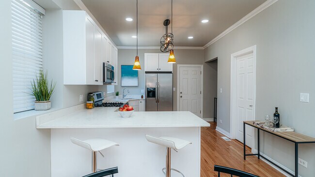 Building Photo - 3710 W Wrightwood Ave