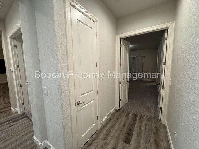 Building Photo - 925 Cranfield Ct