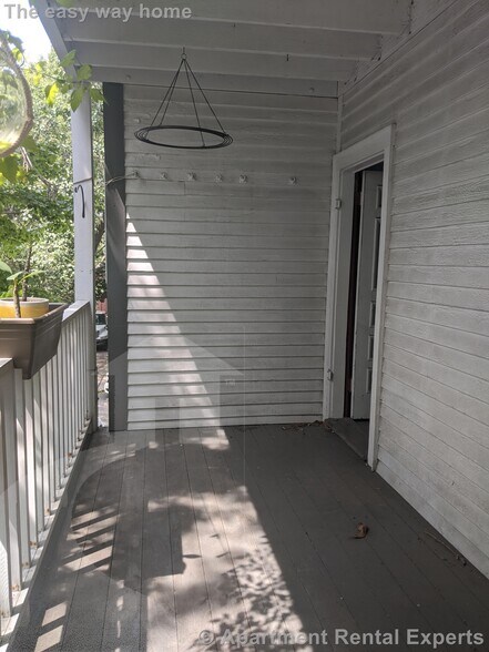 Building Photo - 18 Sanborn Ave