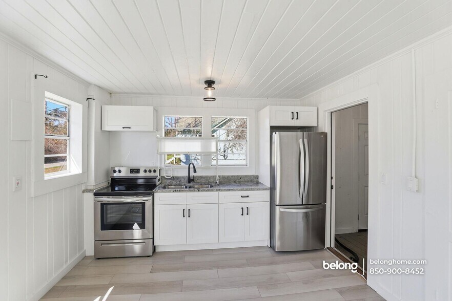 Building Photo - 16063 SE Janet St