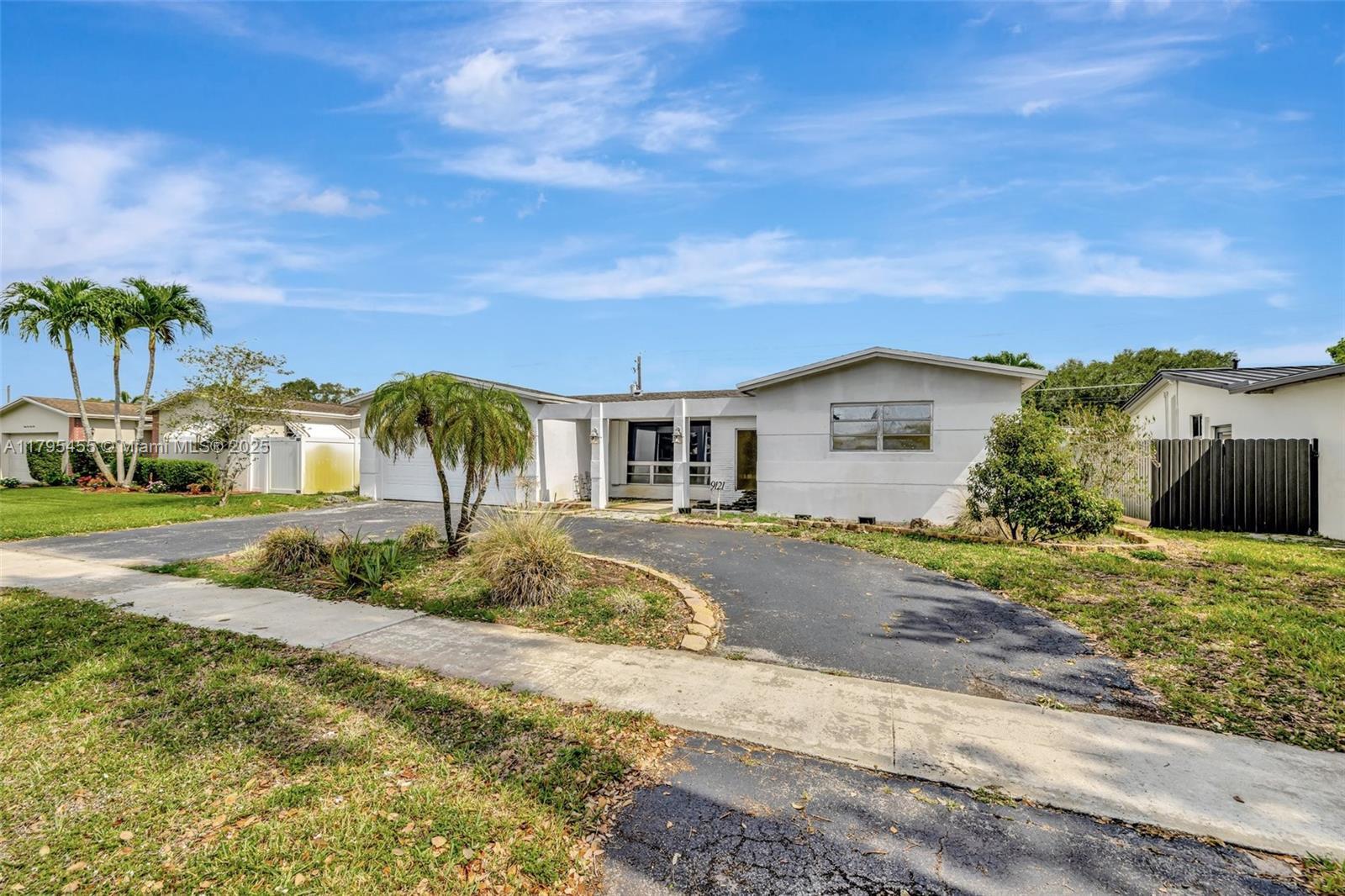 Building Photo - 9121 SW 54th Pl