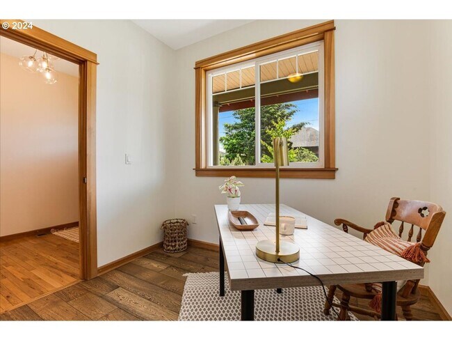 Building Photo - Charming 3-Bed, 2.5-Bath Townhome with Private Patio, Open Floor Plan, and Prime King Neighborhoo...