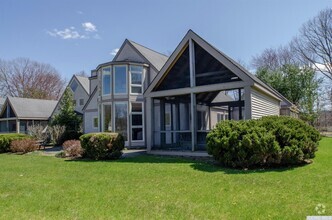 Building Photo - 332 Arcadia Dr