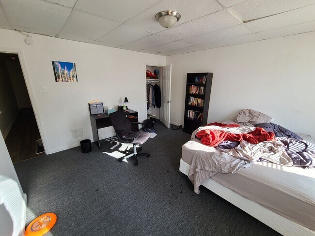 Building Photo - SPACIOUS 4 BEDROOM IN THE HEART OF OAKLAND - AVAILABLE FOR AUGUST