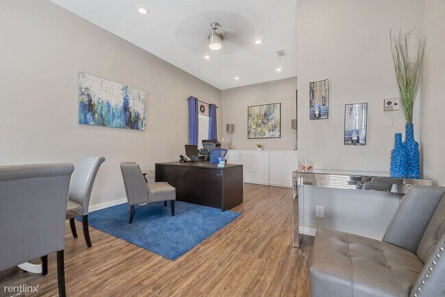 Building Photo - 3 br, 1.5 bath Apartment - Cleburne Plaza C