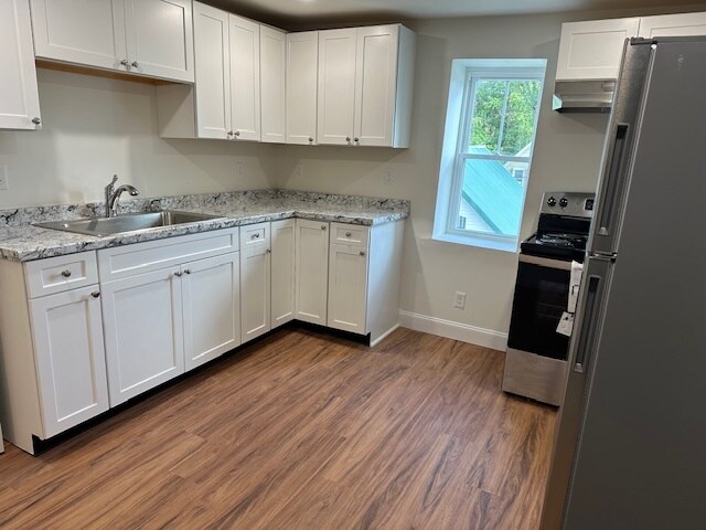 Building Photo - 13 Center St