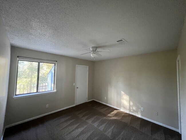 Building Photo - Condo for Rent