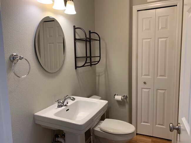 Building Photo - 4 Bedroom House ~ South Corvallis