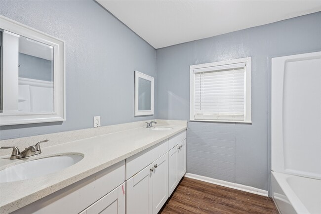 Building Photo - 1621 Richmond Ave