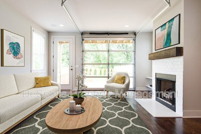 Building Photo - 2221B Winford Ave
