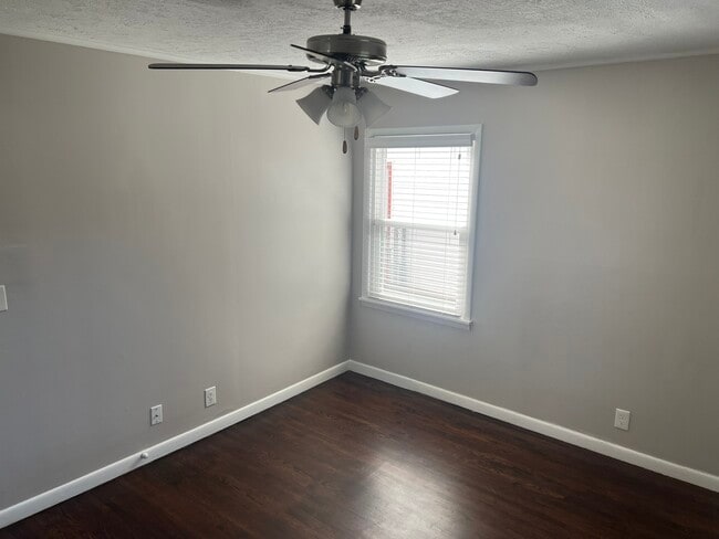 Building Photo - 3839 S Cincinnati Ave