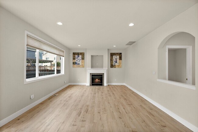 Building Photo - Immaculate 4-Bed Federal Way Home | Smart Tech, Tesla Charger, & Near JBLM!