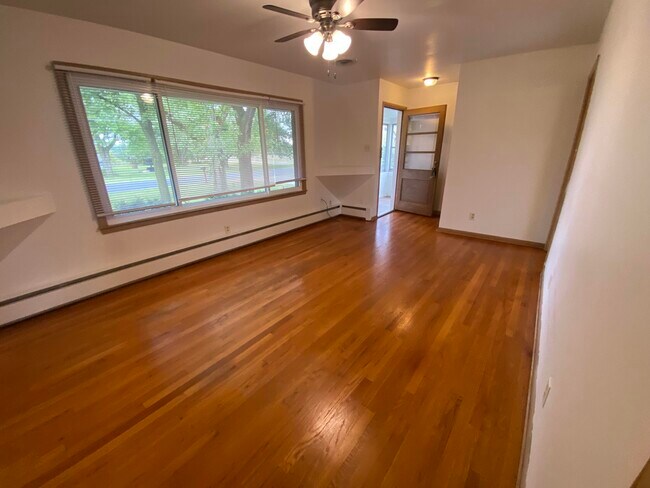 Building Photo - 3809 Southland Dr