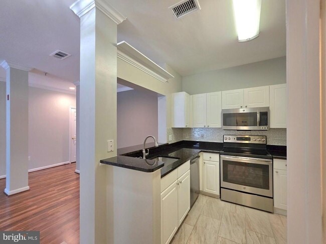 Building Photo - 4560 Strutfield Ln