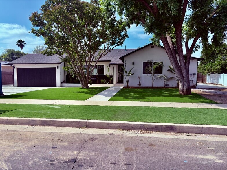 Primary Photo - 18152 Sunburst St