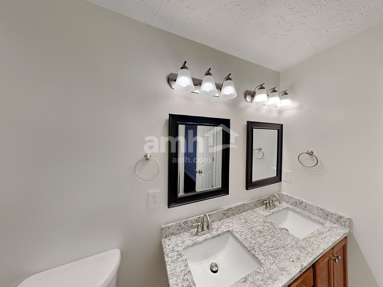 Building Photo - 7400 E Winchester Dr