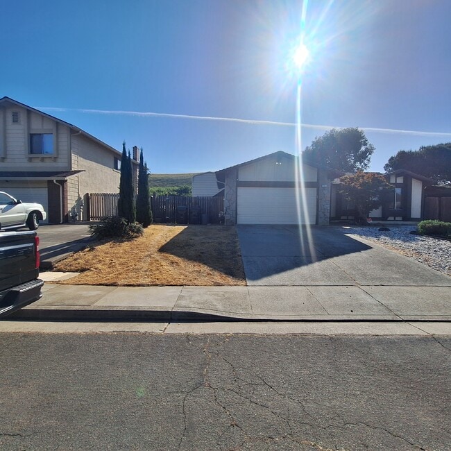 Building Photo - 741 Castlewood Ct