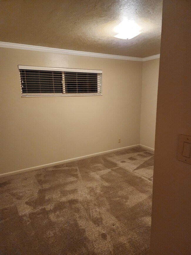 Building Photo - 5065 S 300 W
