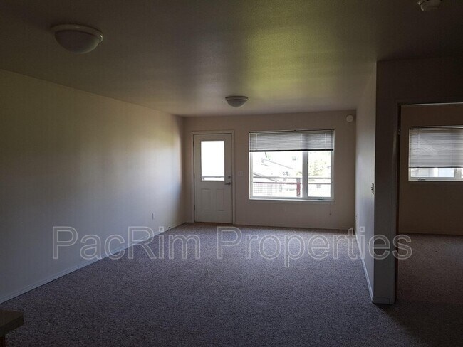 Building Photo - 1930 N Creekwood Park Cir