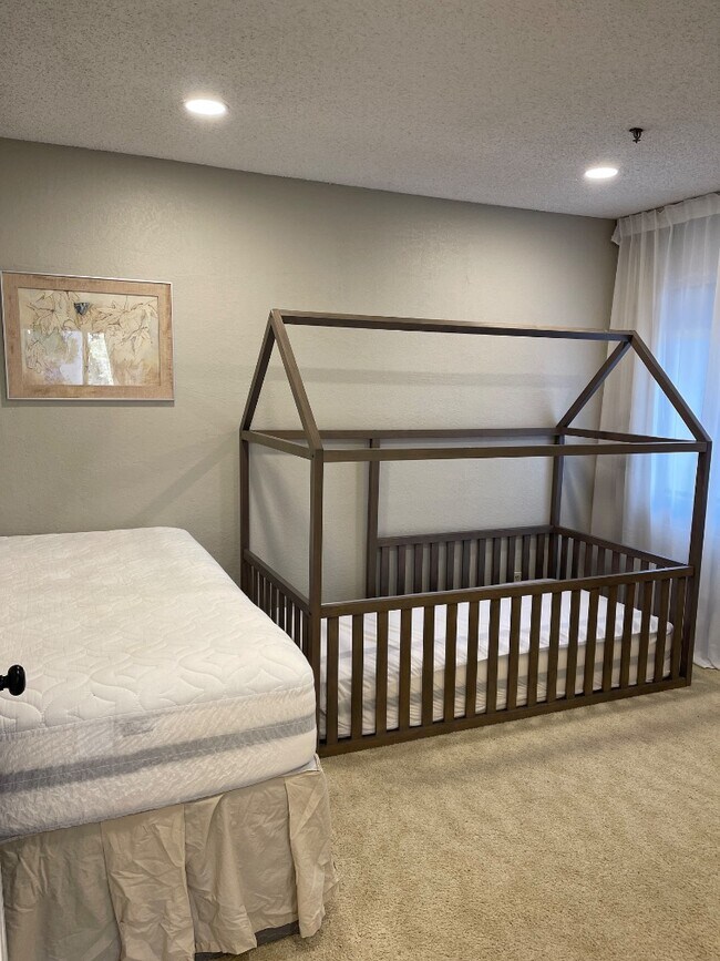 Building Photo - 5765 Friars Rd