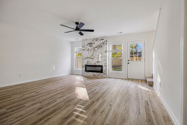 Building Photo - 3869 Cedar Path Dr