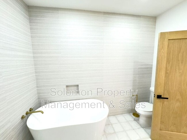 Building Photo - 1111 Britem Ct