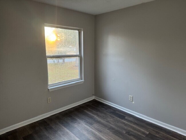 Building Photo - 222 Poplar Rd