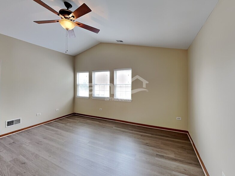 Building Photo - 3826 Hennepin Ct