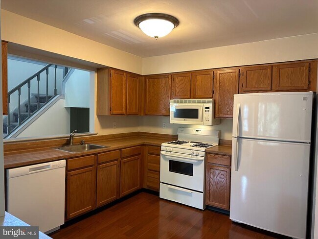 Building Photo - 128 Andover Pl