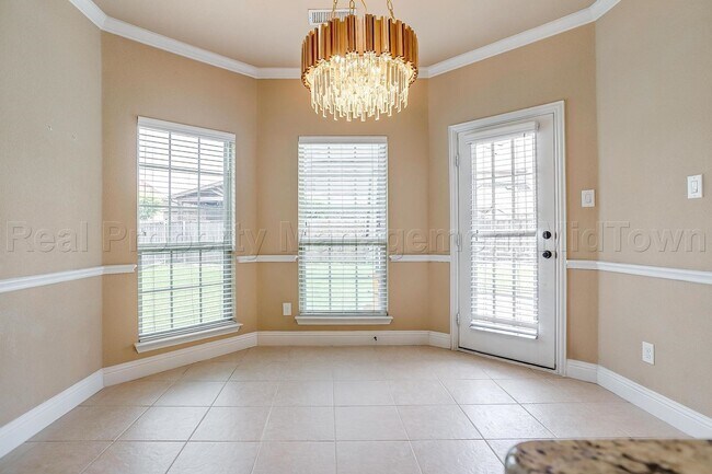 Building Photo - 2911 Pino-