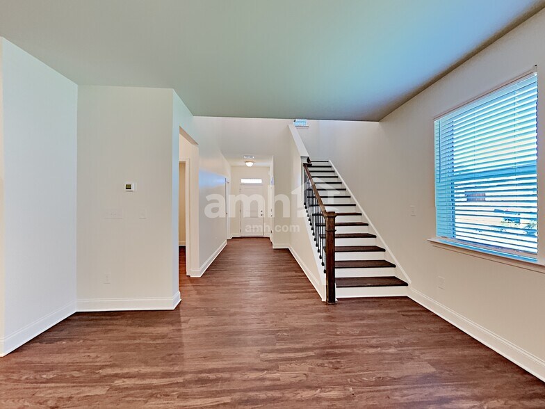 Building Photo - 5060 Canyon Creek Way