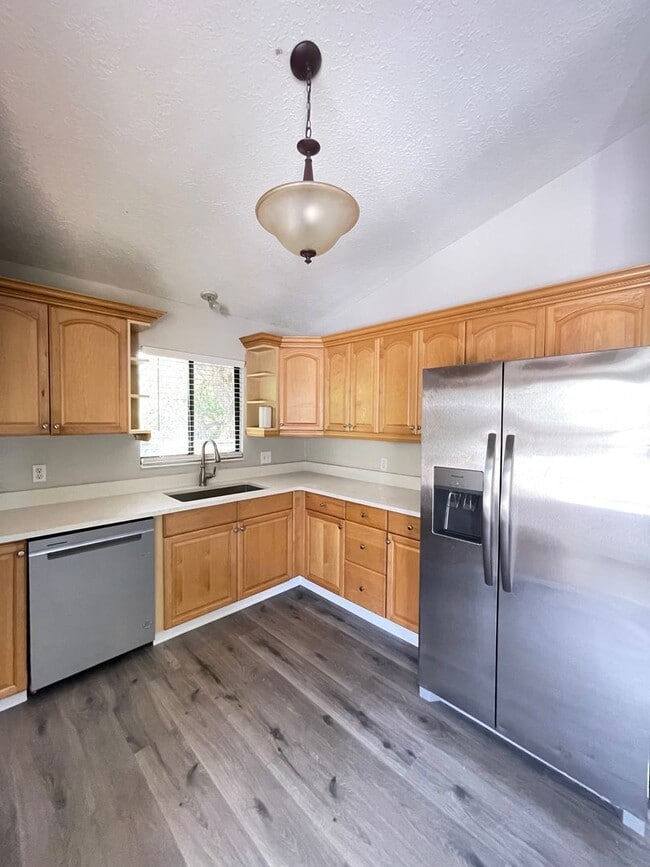 Building Photo - Amazing 4 BR 3 BA Altamonte home with Cons...