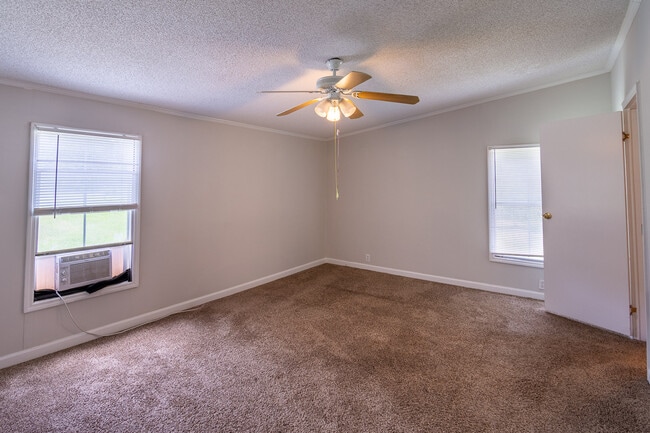 Building Photo - 3225 Melba Dr