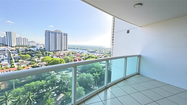 Building Photo - 19400 Turnberry Way