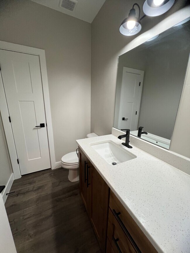 Building Photo - Available Now In Cross Hollow Hills