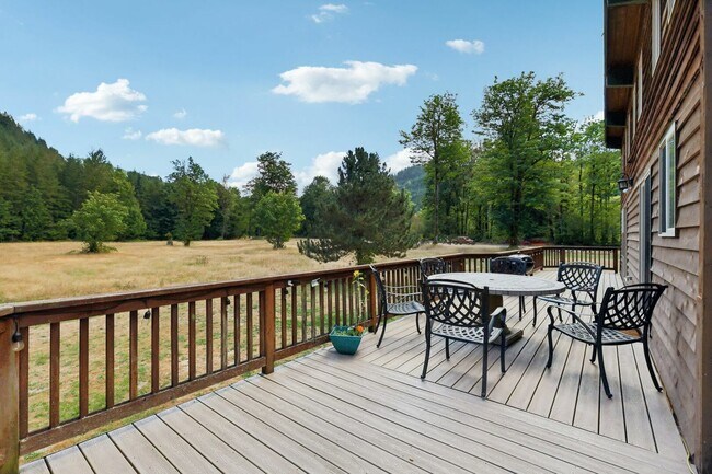 Building Photo - 14341 WA-530