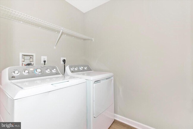 Building Photo - 38 Diopside Dr