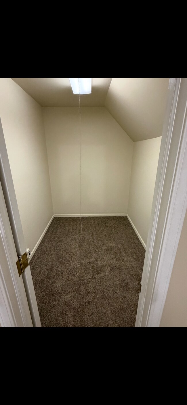 Building Photo - 889 Neff Rd