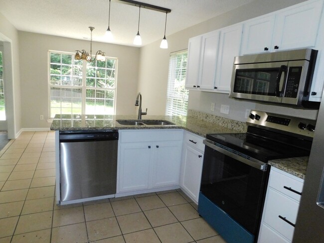 Building Photo - Nice home near outlet mall