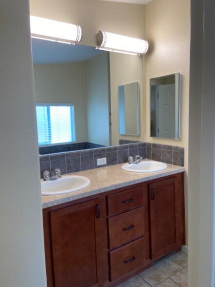 Building Photo - 167 Badger Hill Ln